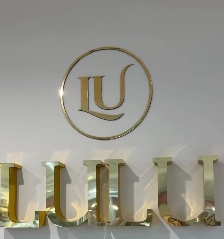 Вивіска LULU beauty space у салоні