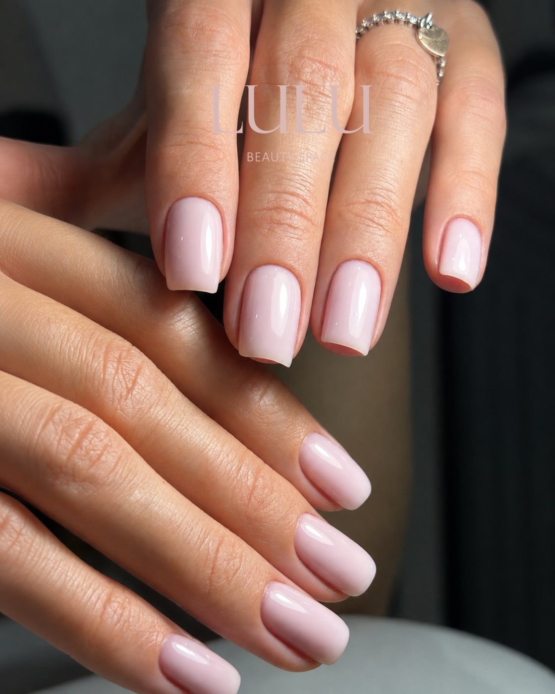 Ніжний рожевий манікюр від LULU beauty space